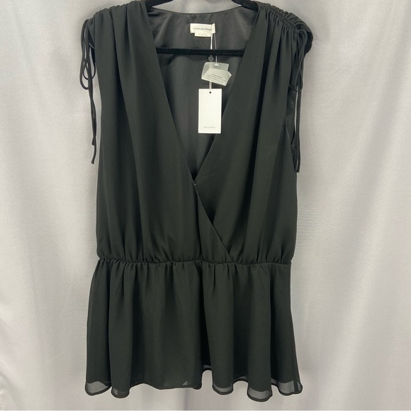 Lovers + Friends Tops - Lovers and Friends Black Oversized‎ V-Neck Sleeveless Blouse Size Medium